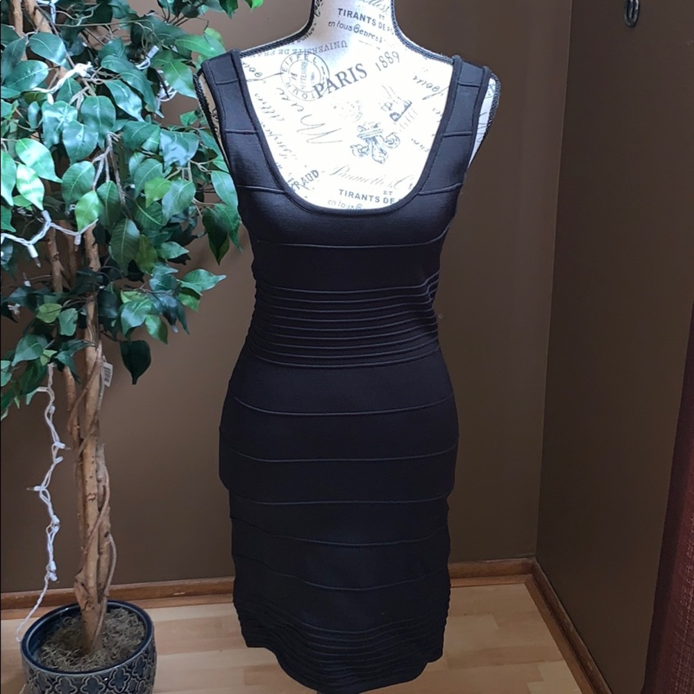 Beautiful, crochet open back bandeau dress - Picture 4 of 10